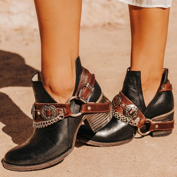 Freebird By Steven Mystic Black Leather Booties 8US - Picture 1 of 15